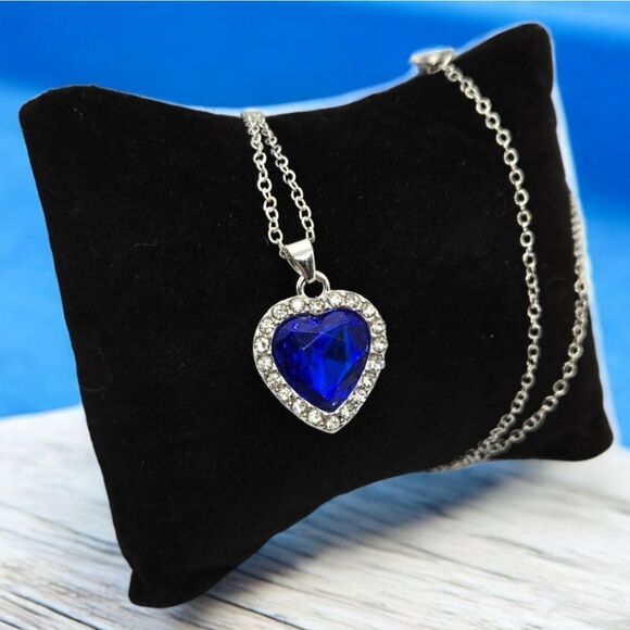 Blue Heart Rhinestone Necklace Titanic Inspired Heart of Ocean Iconic Pendant - Picture 3 of 7